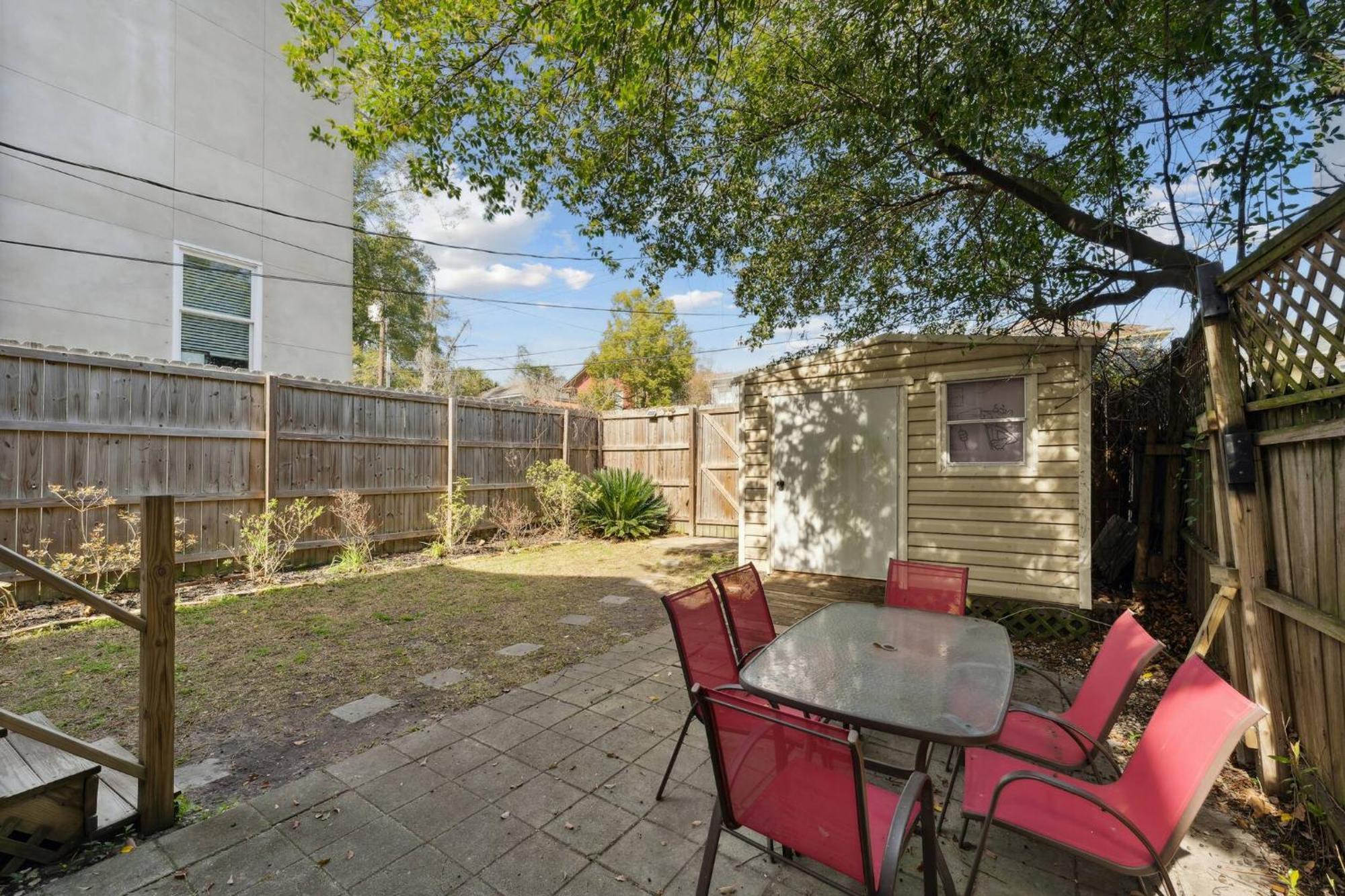Park Side 3 Bdr Duplex With Backyard Downtown Holiday home *