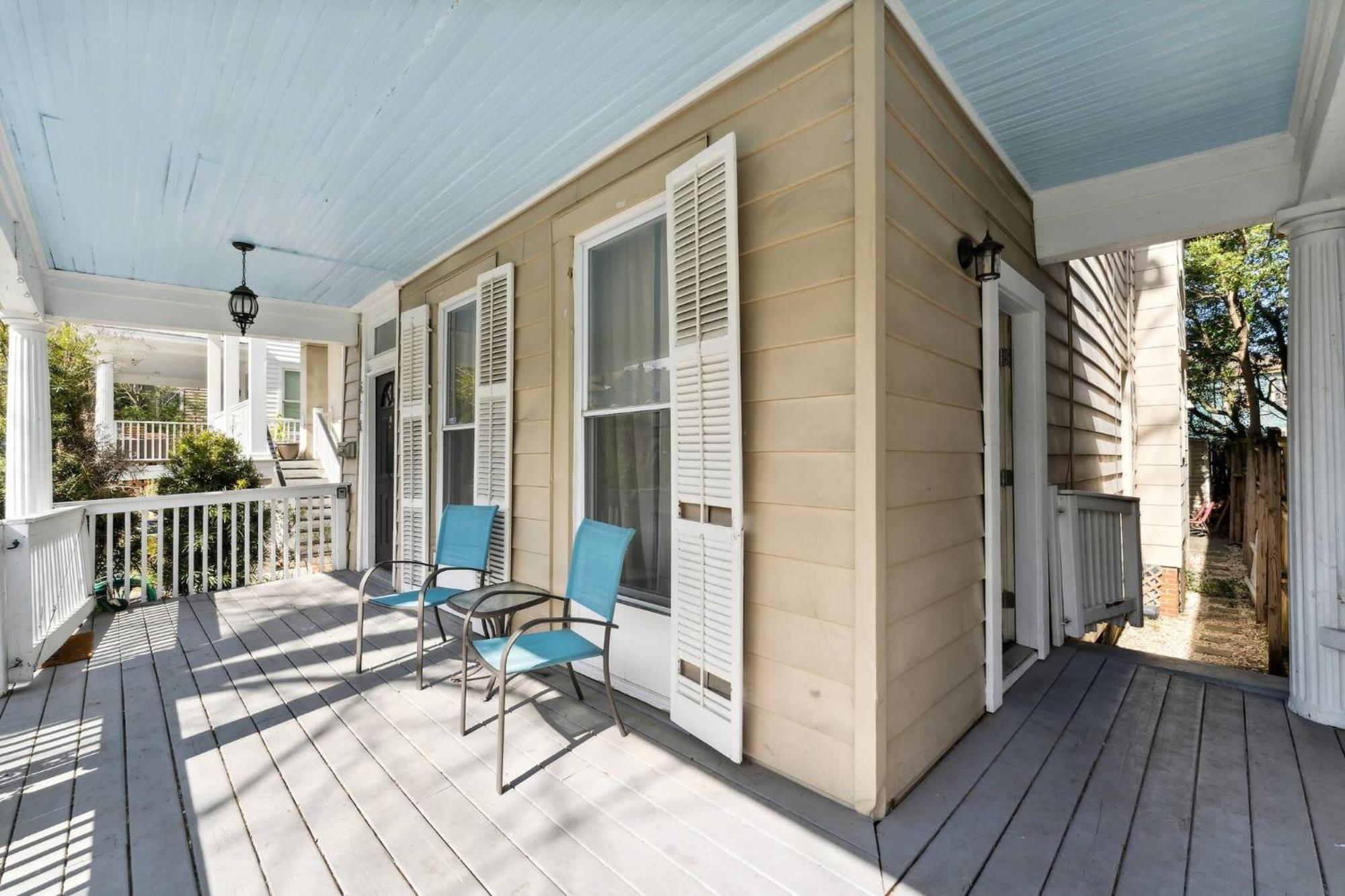 Holiday home Park Side 3 Bdr Duplex With Backyard Downtown *