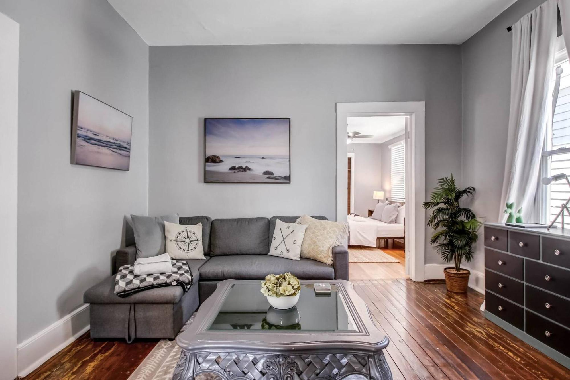 Park Side 3 Bdr Duplex With Backyard Downtown * Savannah